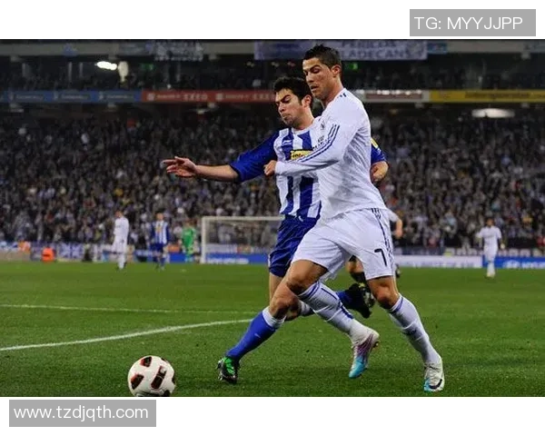 足球明星C罗的年龄揭秘及其职业生涯的辉煌成就分析